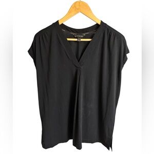 Banana Republic Black V-Neck T shirt